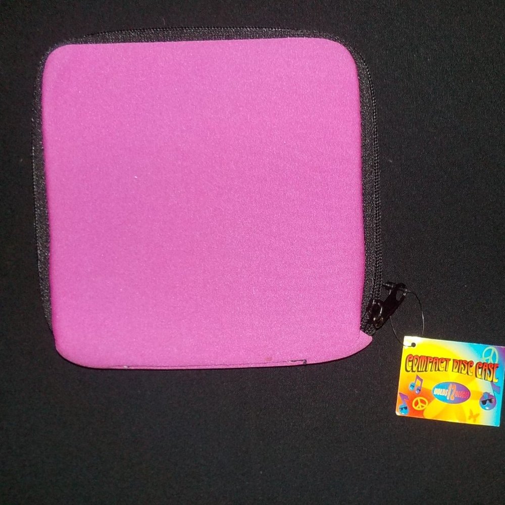 FUSHIA COMPACT DISC CASE WITH ZIPPER HOLDS 12 DISCS